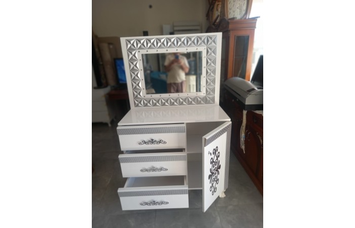 çekmeceli aynalı set